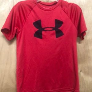 Under Armour loose fitting youth medium - red -